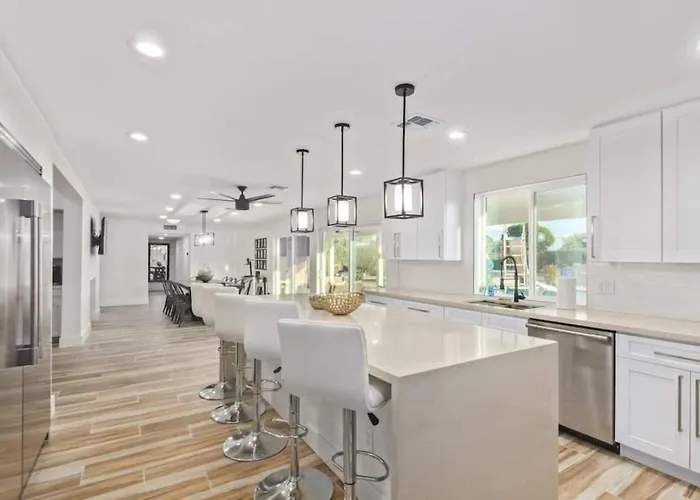 8 Large Bedrooms Heated Pool Sport Court) Scottsdale