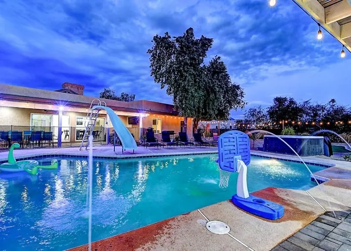 Holiday home 8 Large Bedrooms Heated Pool Sport Court) Scottsdale