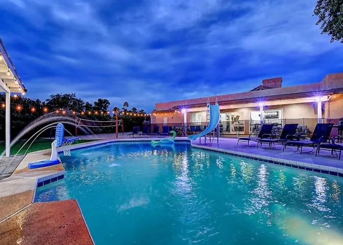 Holiday home 8 Large Bedrooms Heated Pool Sport Court) Scottsdale