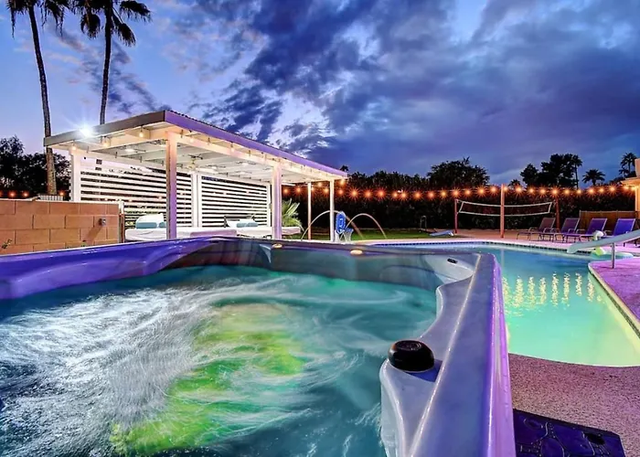 Holiday home 8 Large Bedrooms Heated Pool Sport Court) Scottsdale