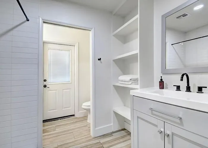 8 Large Bedrooms Heated Pool Sport Court) * Scottsdale