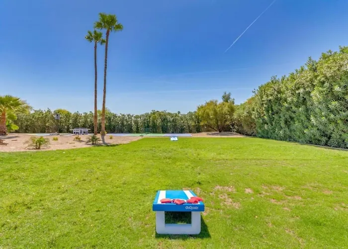 8 Large Bedrooms Heated Pool Sport Court) Holiday home *
