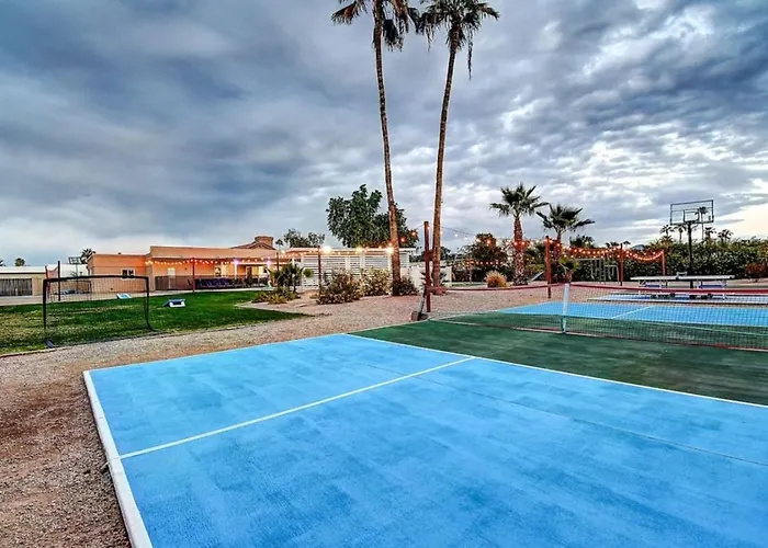 8 Large Bedrooms Heated Pool Sport Court) Holiday home Scottsdale