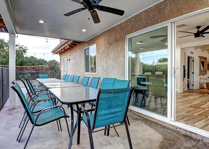 8 Large Bedrooms Heated Pool Sport Court) Scottsdale