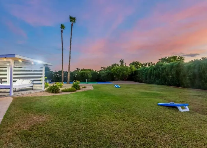 8 Large Bedrooms Heated Pool Sport Court) Holiday home Scottsdale