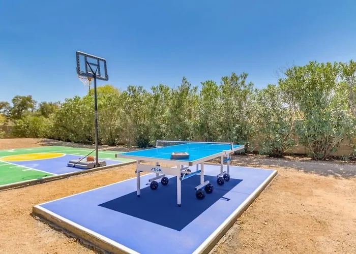 8 Large Bedrooms Heated Pool Sport Court) Scottsdale